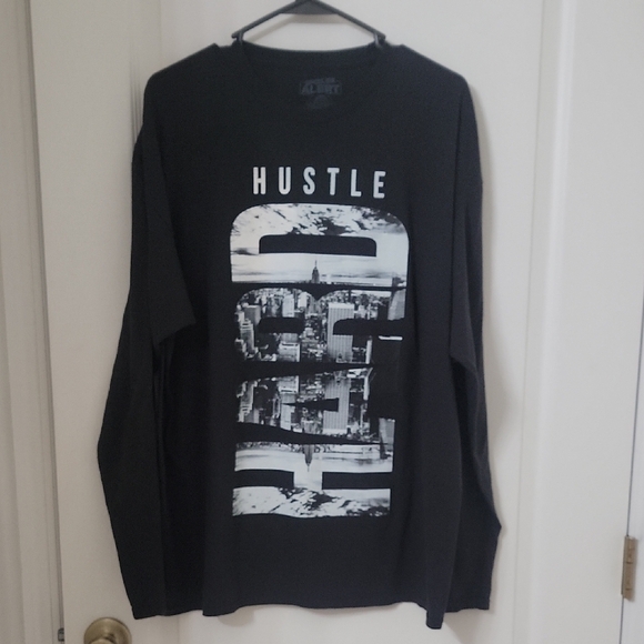 Spoiler Alert Size L Black "Hustle Hard" NYC Skyline Graphic Long Sleeve T Shirt - Picture 1 of 8